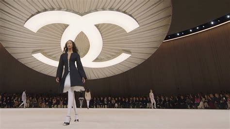 Watch Chanel's Spring/Summer 2025 Show Live From Paris